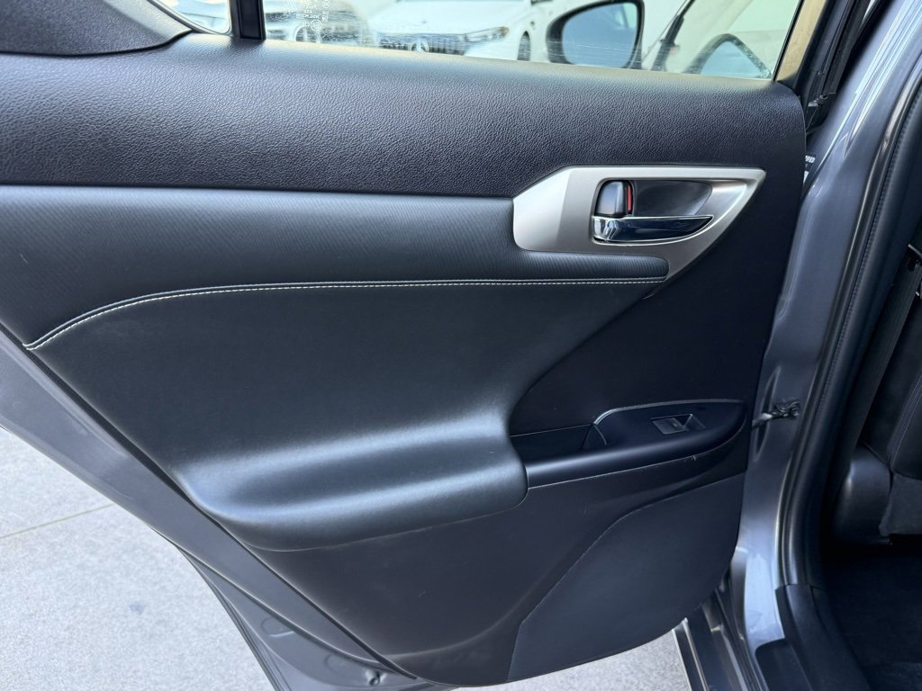 Used 2017 Lexus CT 200h image 25