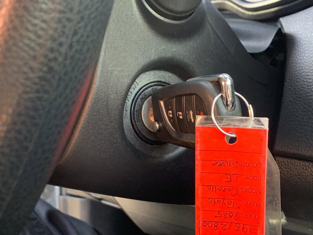 Used 2025 Toyota Corolla LE image 24