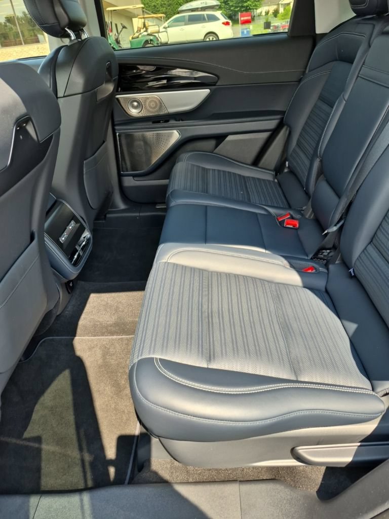 Certified 2025 Lincoln Nautilus Reserve AWD/4WD image 21