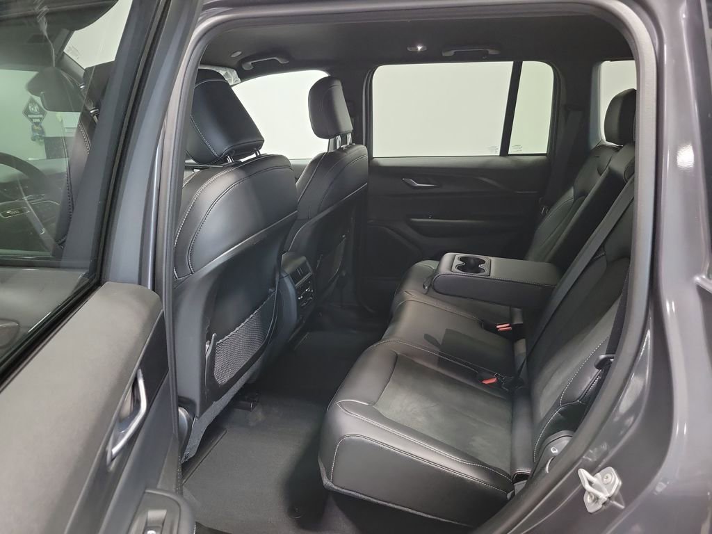 Used 2025 Jeep Grand Cherokee Altitude image 25