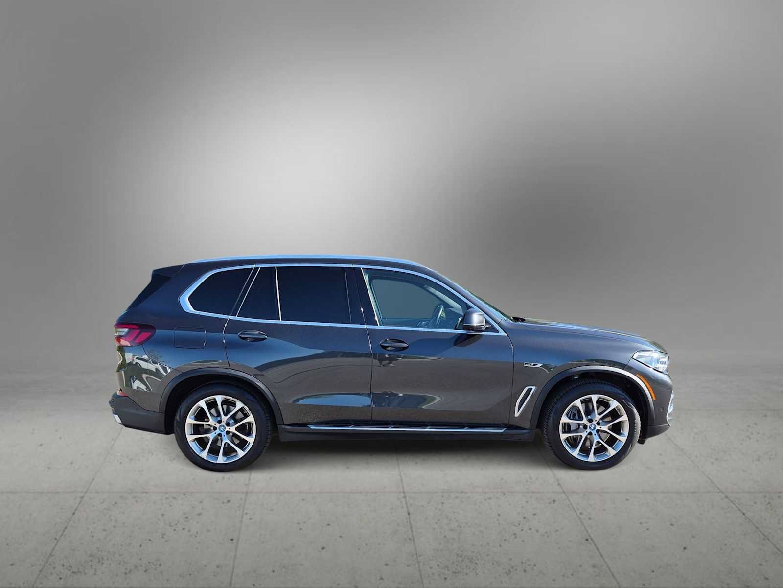 Used 2022 BMW X5 xDrive45e w/ Executive Package AWD/4WD image 9