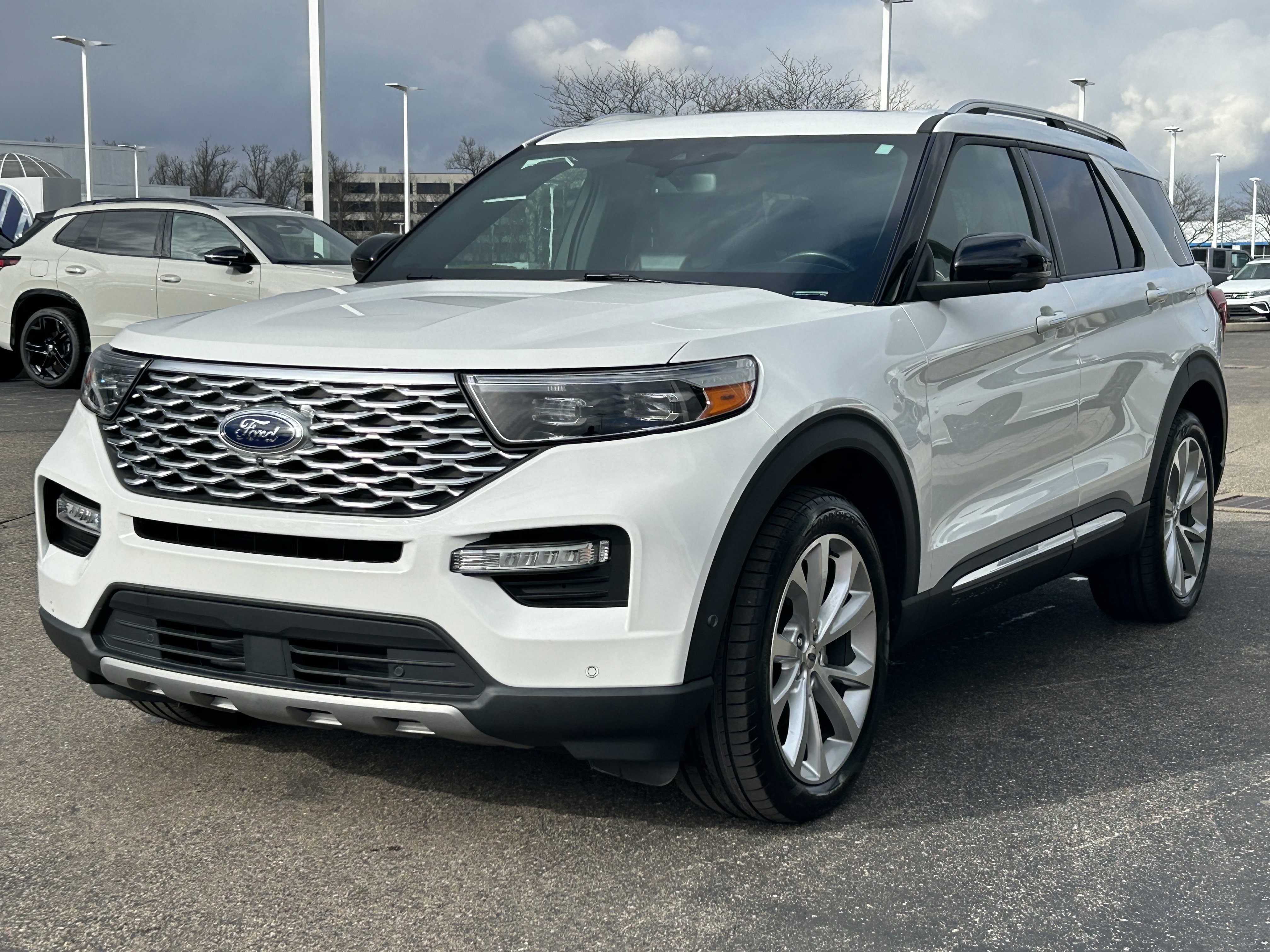 Used 2022 Ford Explorer Platinum w/ Equipment Group 601A image 3