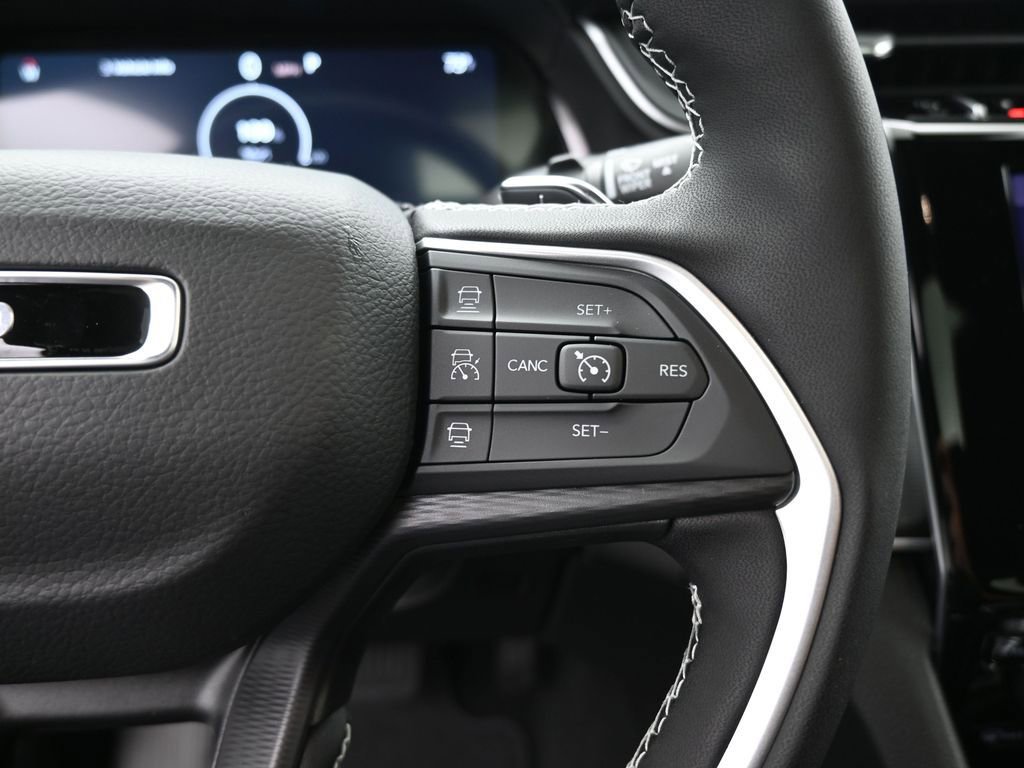 New 2025 Jeep Grand Cherokee Altitude image 28