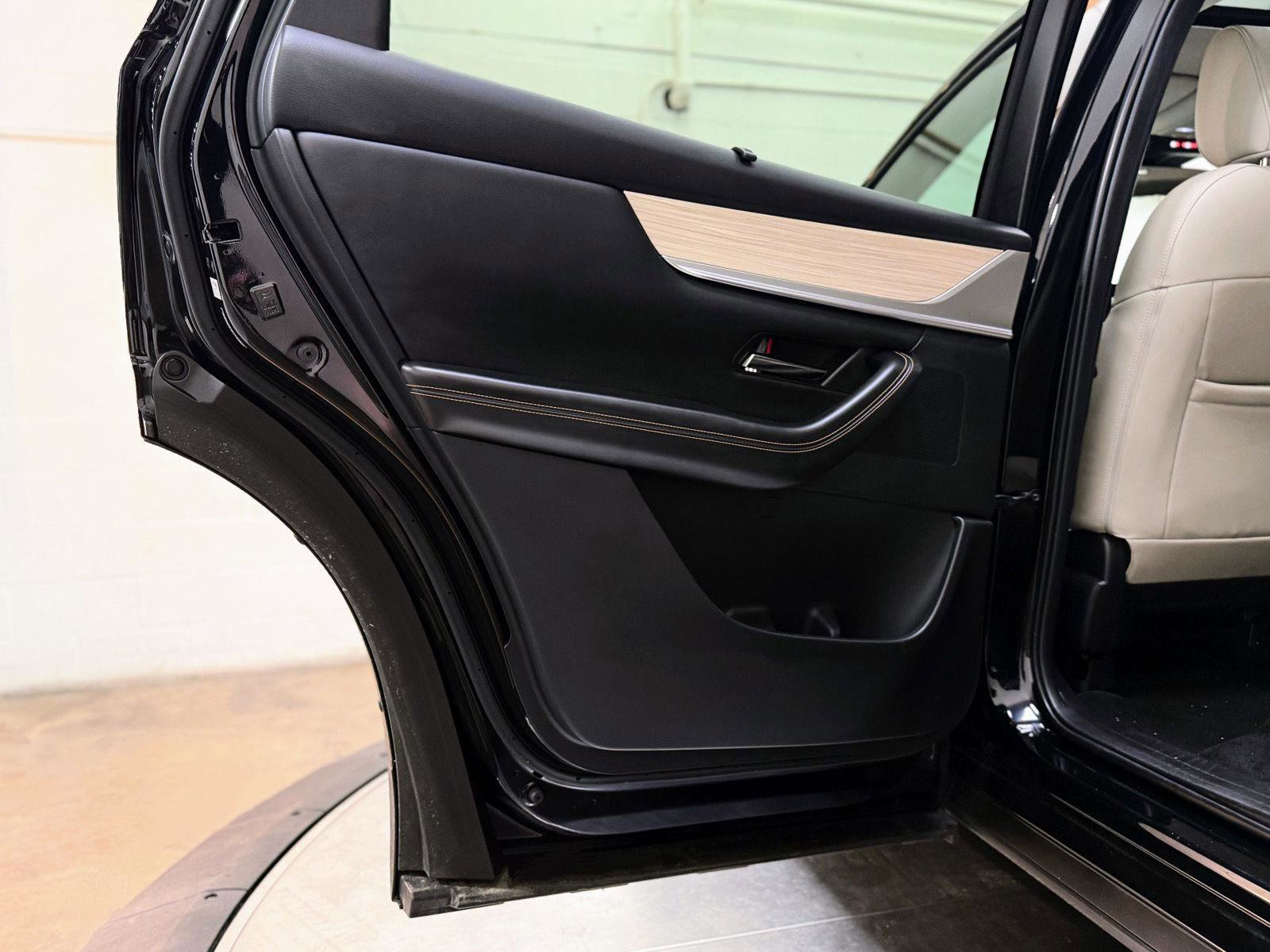 Used 2024 MAZDA CX-90 Plug-In Hybrid w/ Preferred image 15