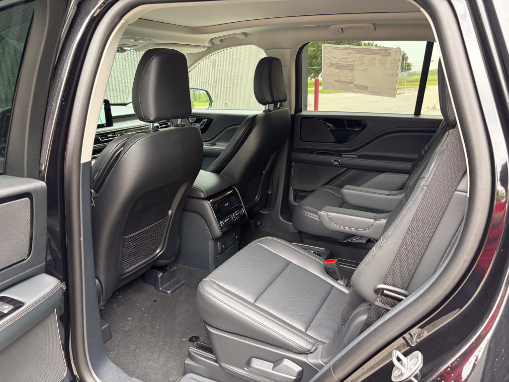 New 2026 Lincoln Aviator AWD image 17