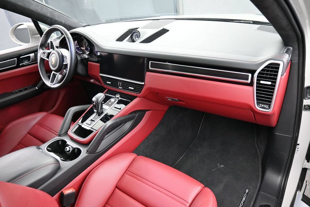 Certified 2023 Porsche Cayenne GTS AWD/4WD image 31