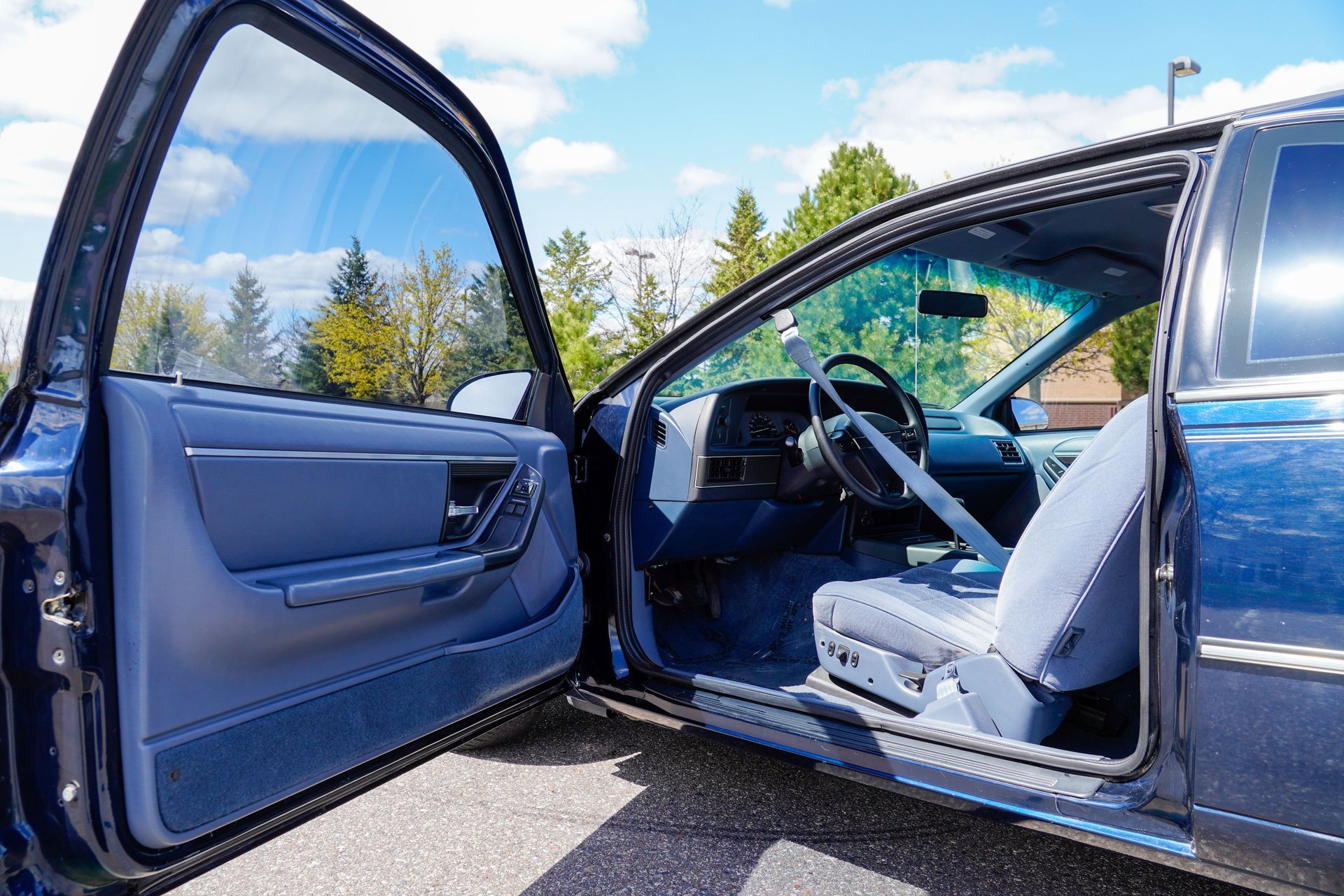 Used 1991 Ford Thunderbird RWD image 10