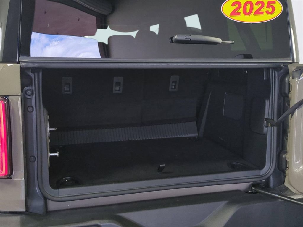 Used 2025 Ford Bronco Outer Banks AWD/4WD image 12
