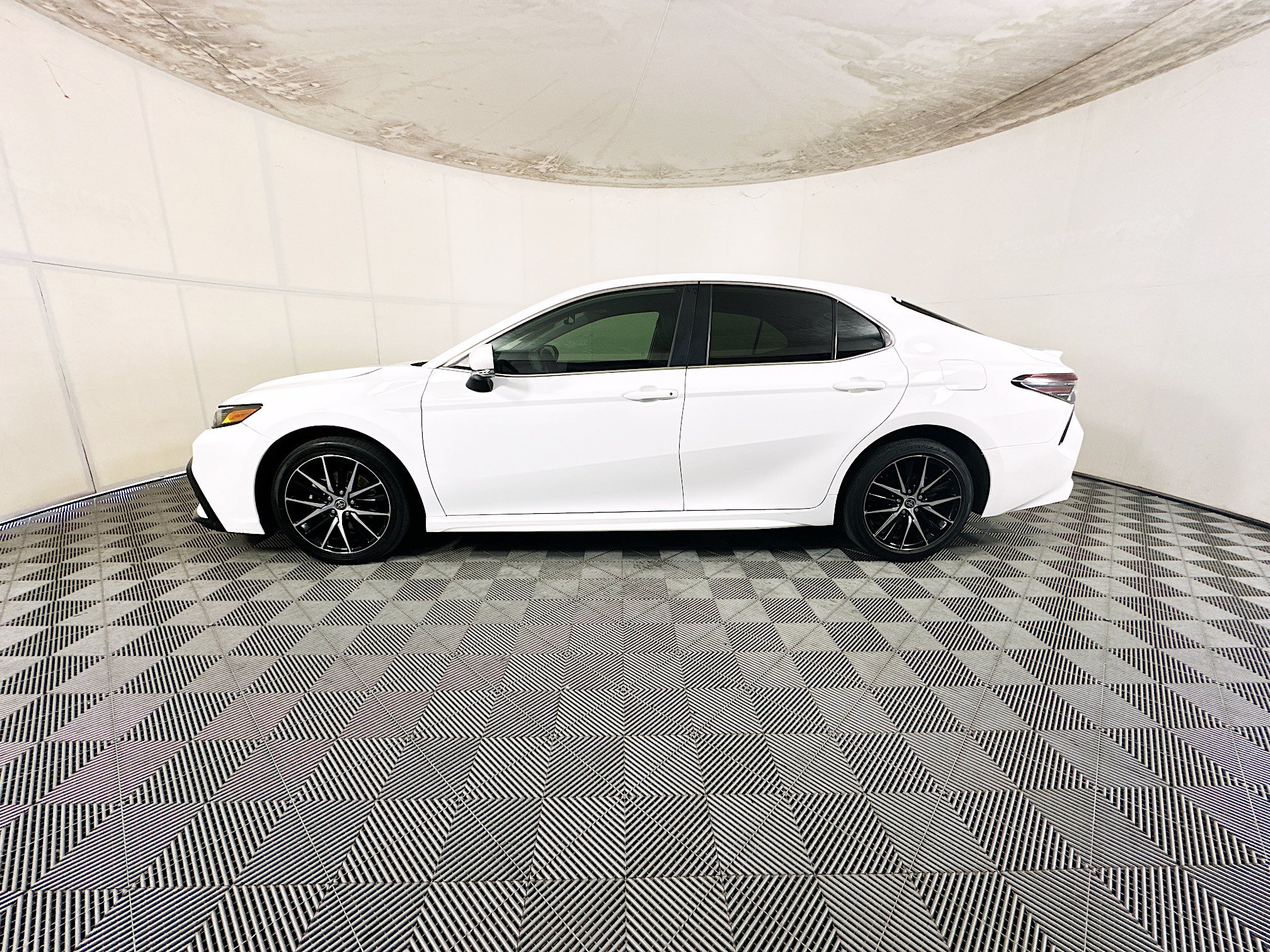 Used 2022 Toyota Camry SE w/ Convenience Package FWD image 6