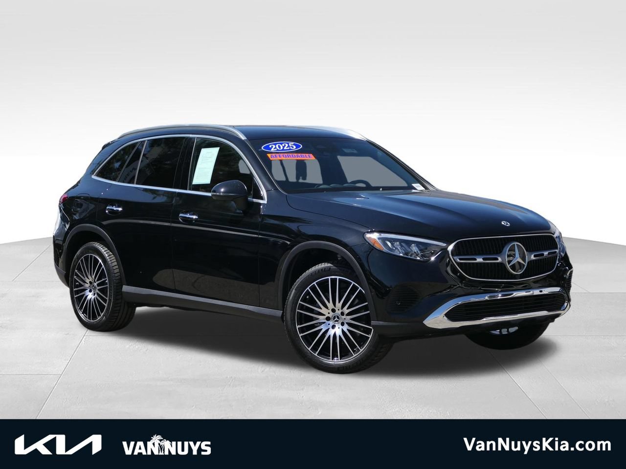 Used 2026 Mercedes-Benz GLC 300 image 1