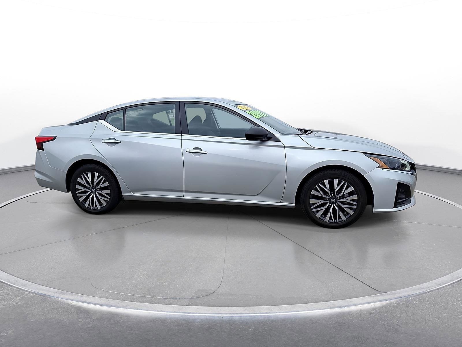 Used 2024 Nissan Altima 2.5 SV image 9