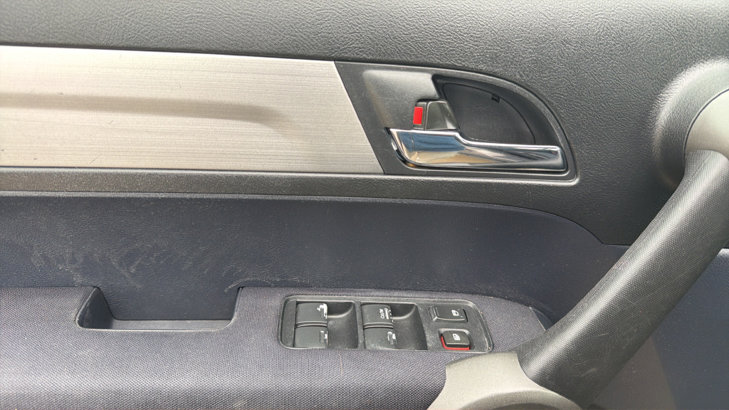 Used 2011 Honda CR-V LX image 17