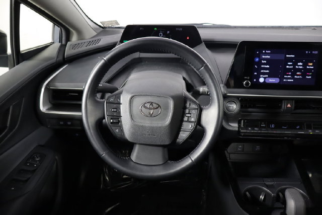 Used 2025 Toyota Prius LE FWD image 9