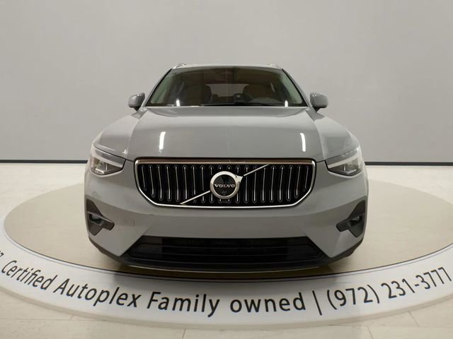 Used 2025 Volvo XC40 B5 Plus AWD/4WD image 8