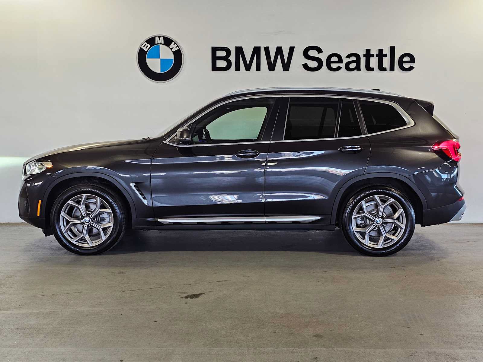 Used 2022 BMW X3 xDrive30i AWD/4WD image 3