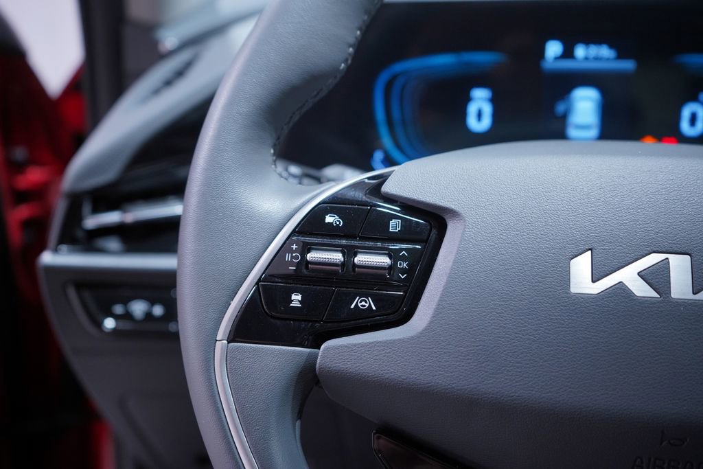 Used 2025 Kia Niro SX Touring image 20