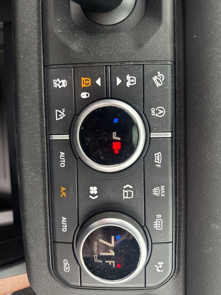 Used 2023 Land Rover Defender 130 X-Dynamic SE AWD/4WD image 17