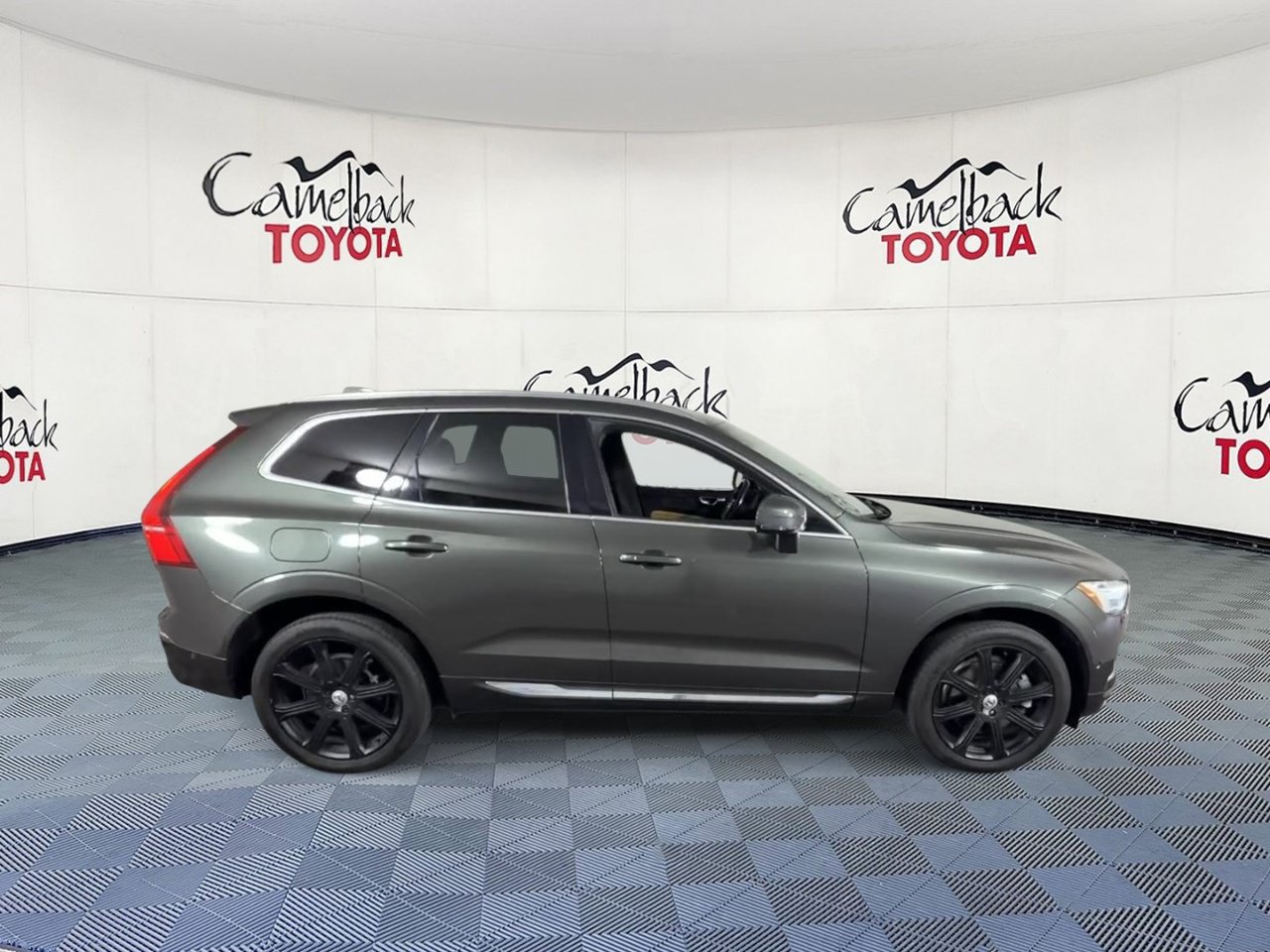 Used 2018 Volvo XC60 T6 Inscription w/ Luxury Seat Package AWD/4WD image 4