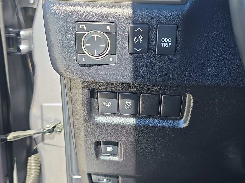 Used 2016 Lexus GX 460 w/ Premium Package AWD/4WD image 30