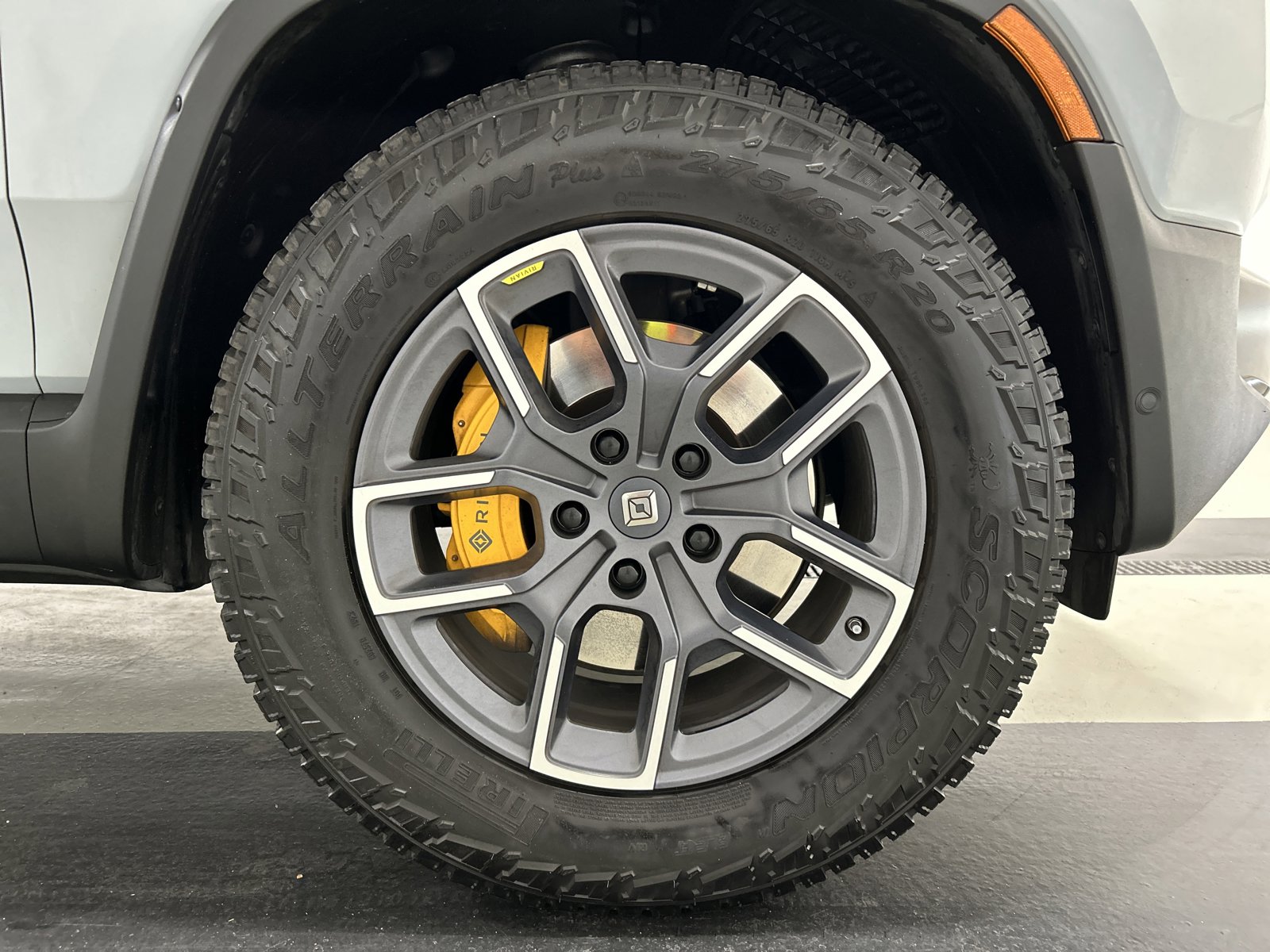 Used 2023 Rivian R1S Adventure image 11