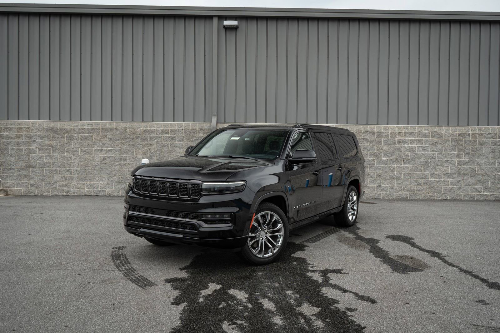 Used 2024 Jeep Grand Wagoneer L Series II w/ Quick Order Packagew 28T image 2