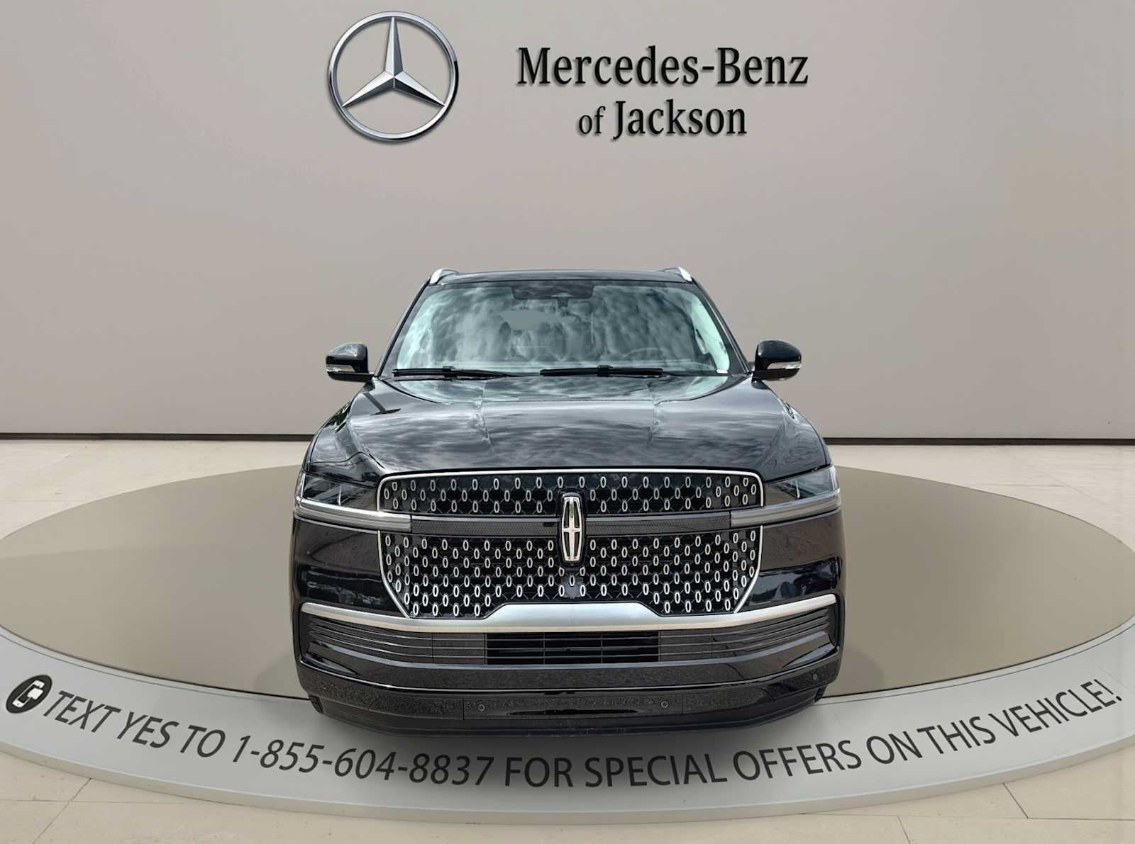 Used 2026 Lincoln Navigator Reserve AWD/4WD image 3