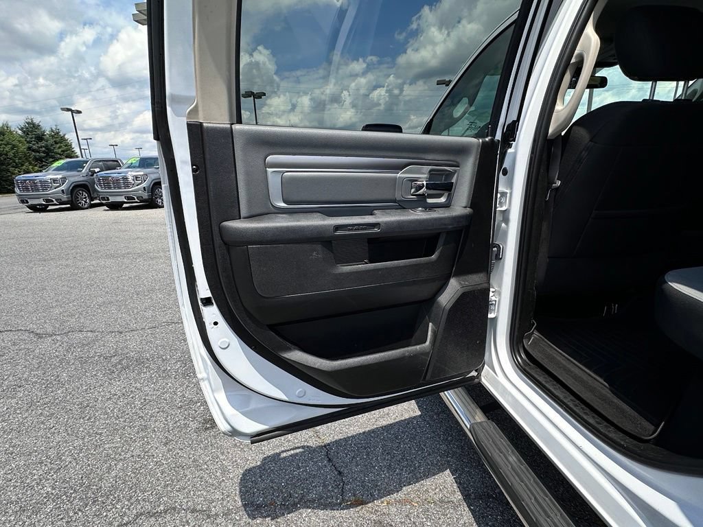 Used 2021 RAM 1500 Classic SLT AWD/4WD image 26