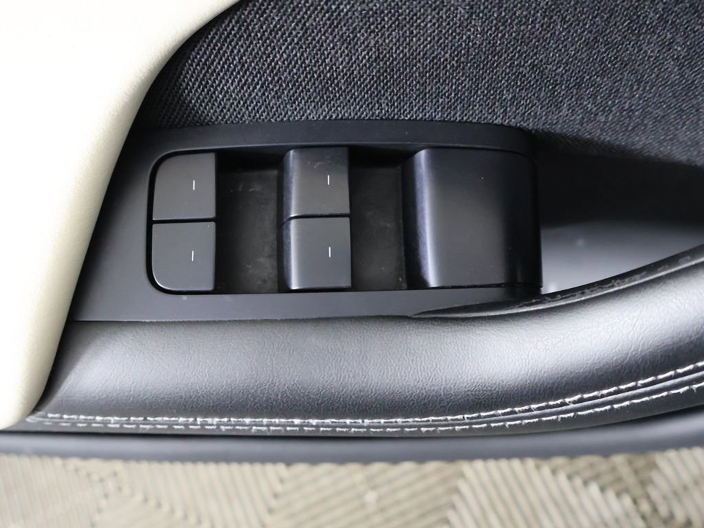 Used 2022 Tesla Model S AWD/4WD image 34