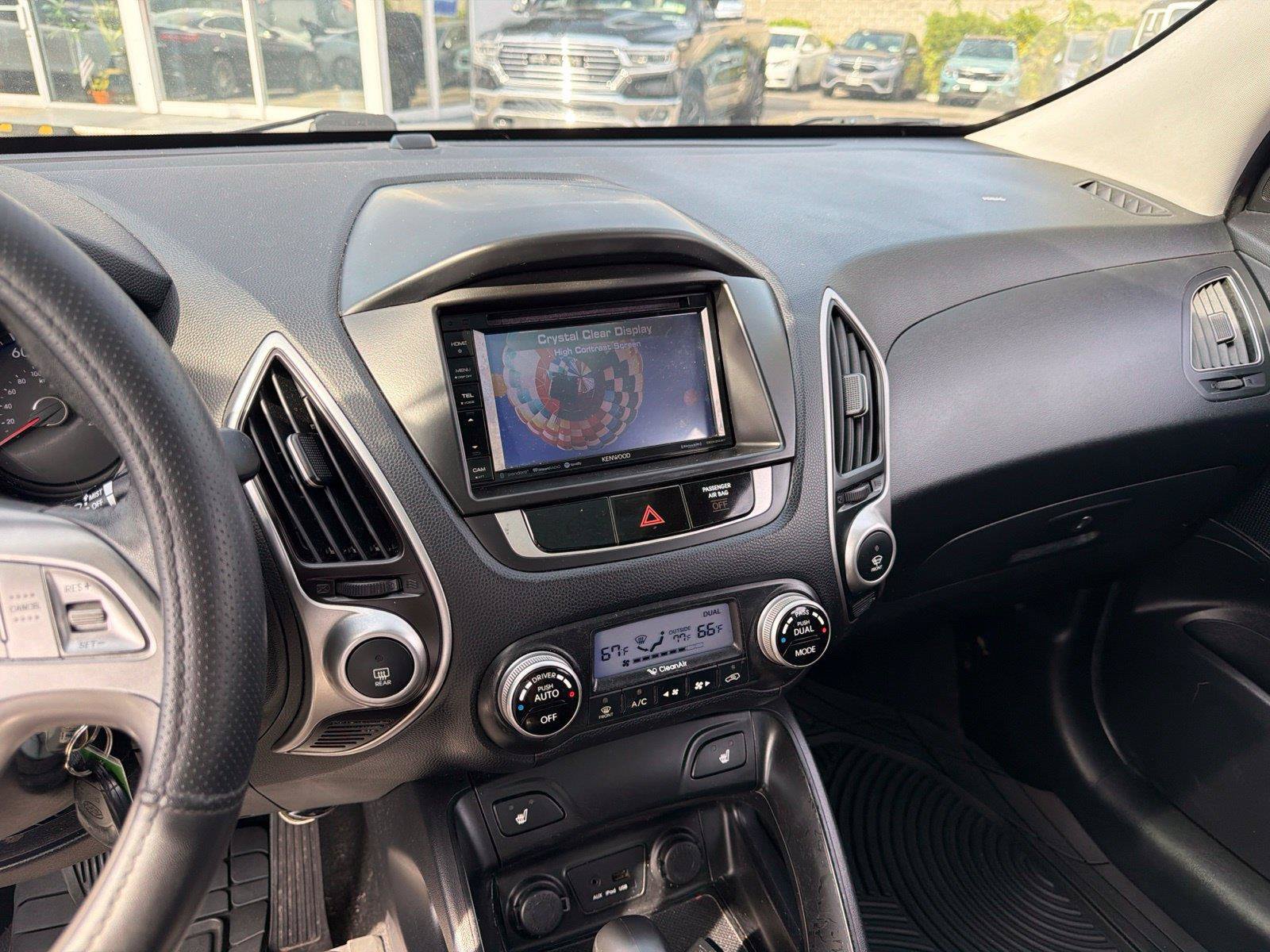 Used 2010 Hyundai Tucson Limited w/ Premium Pkg 4 FWD image 28