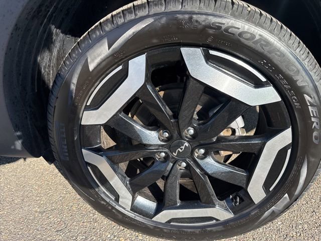 Used 2025 Kia Telluride S image 11