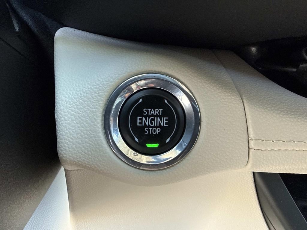 Used 2023 Buick Envision Avenir AWD/4WD image 28