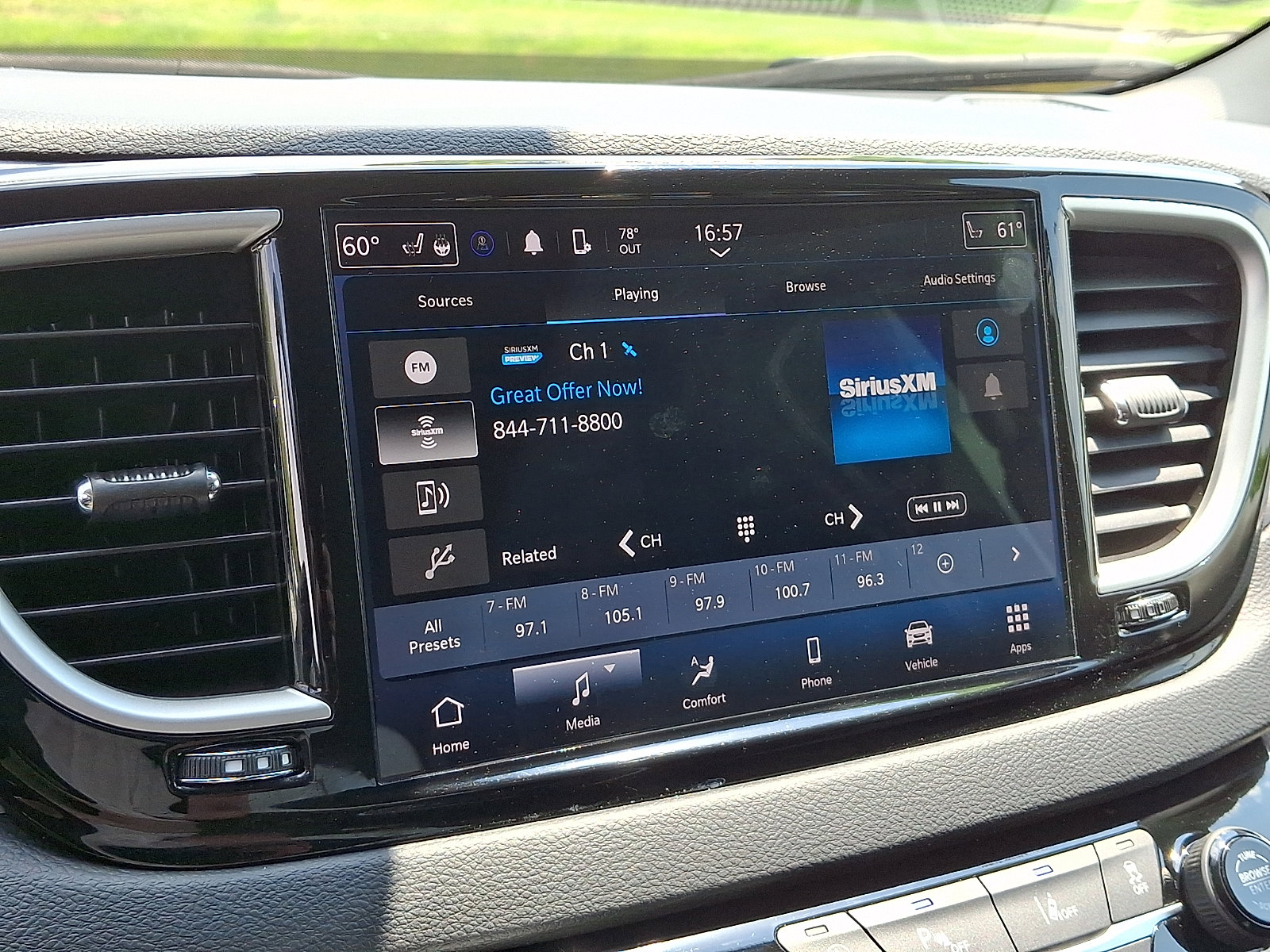 Used 2024 Chrysler Pacifica Touring-L FWD image 25