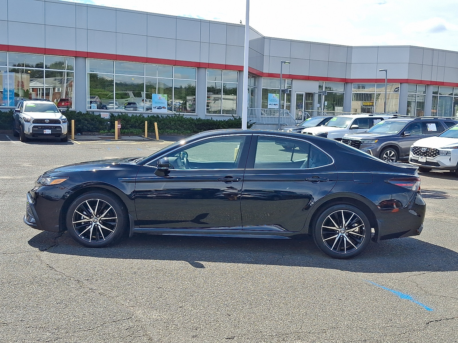 Certified 2024 Toyota Camry SE w/ Cold Weather Package FWD image 4