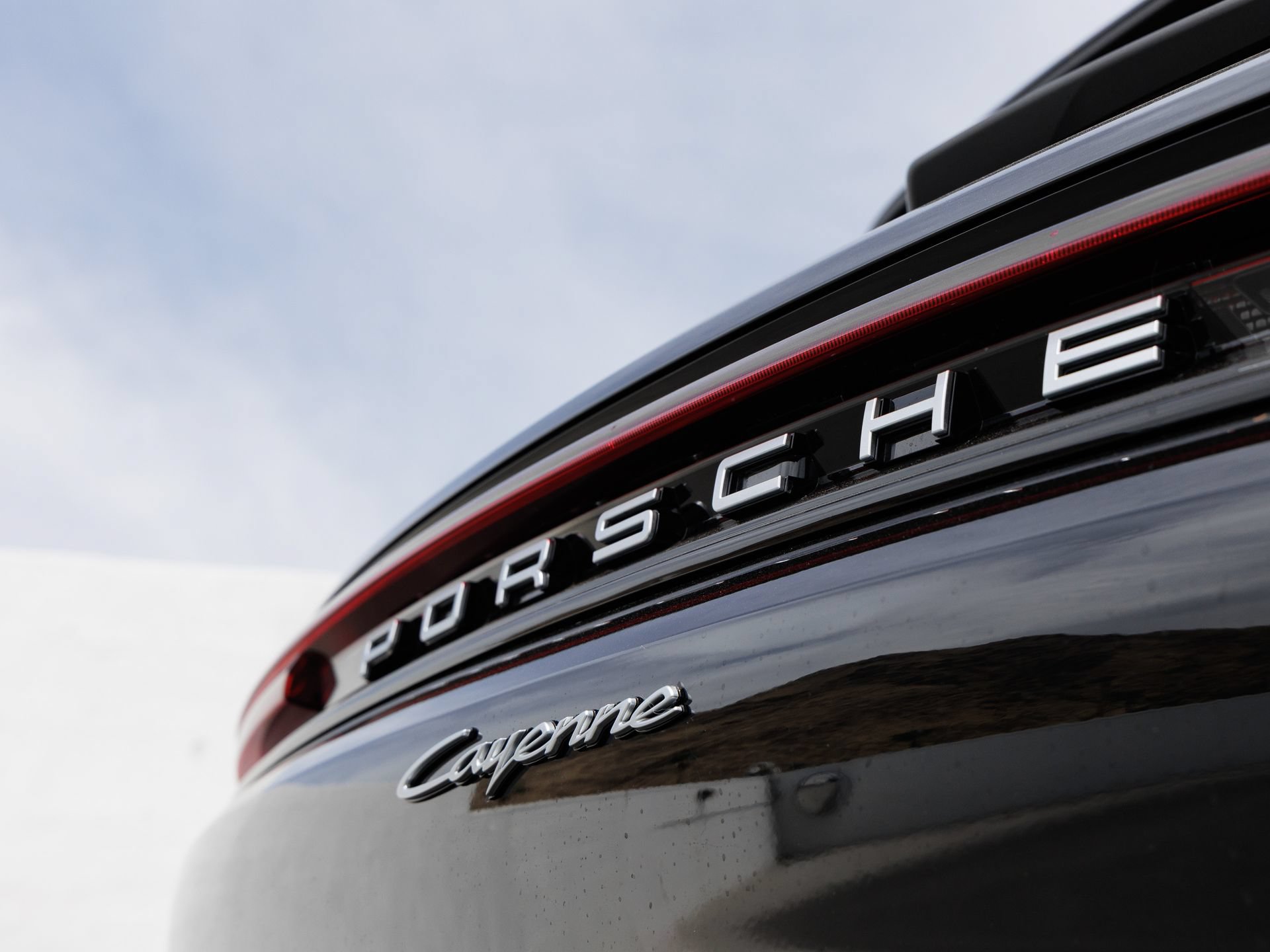 Certified 2025 Porsche Cayenne E-Hybrid AWD/4WD image 12