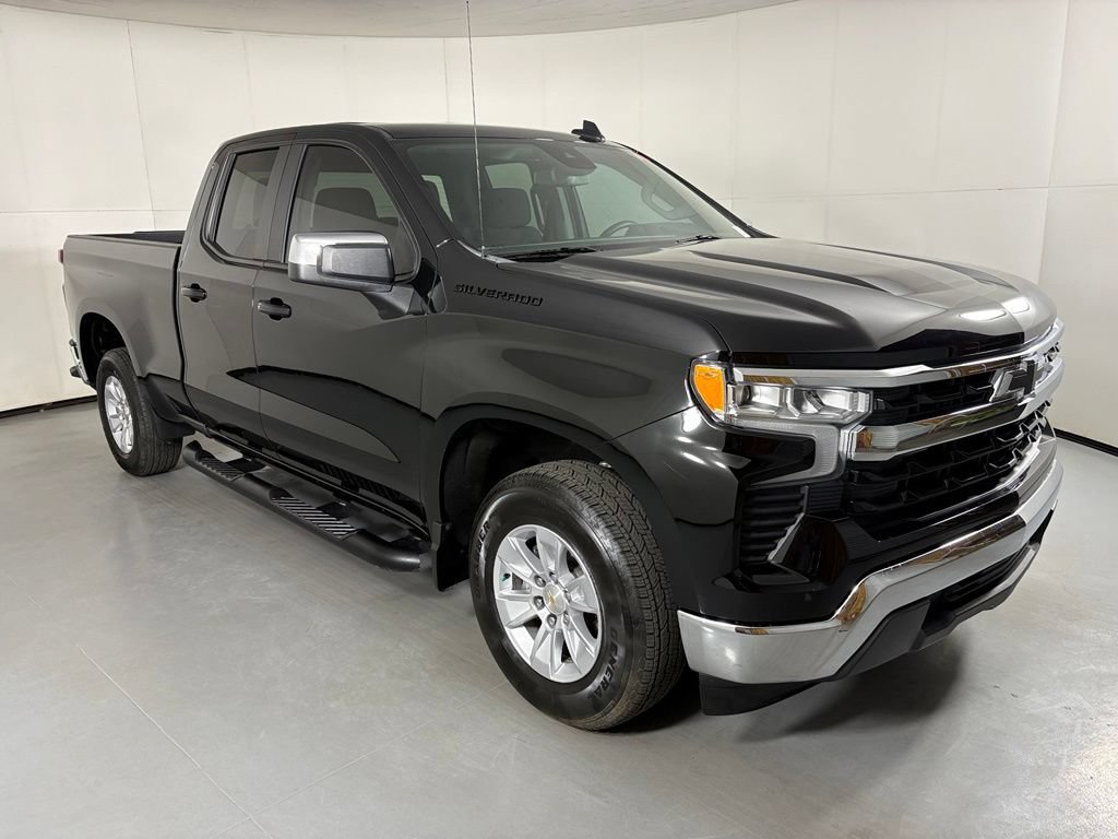 Used 2025 Chevrolet Silverado 1500 LT w/ LPO, Dark Essentials Package RWD image 2