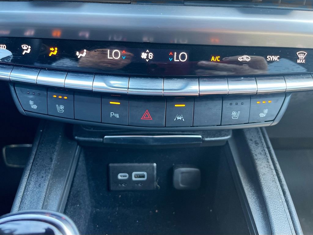 Used 2025 Cadillac XT4 Sport AWD/4WD image 21