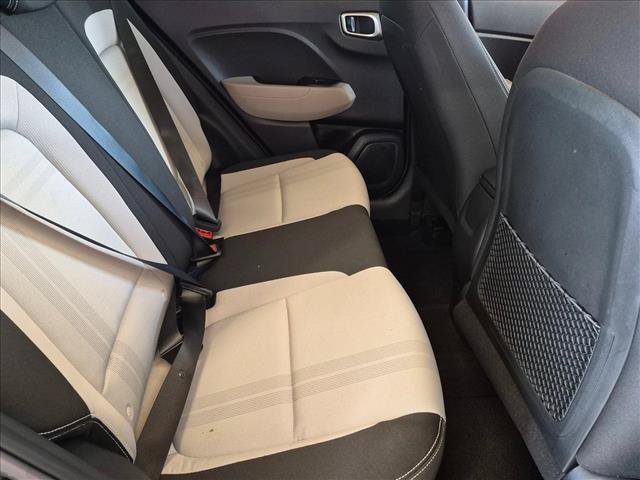 Used 2023 Hyundai Venue SEL FWD image 18