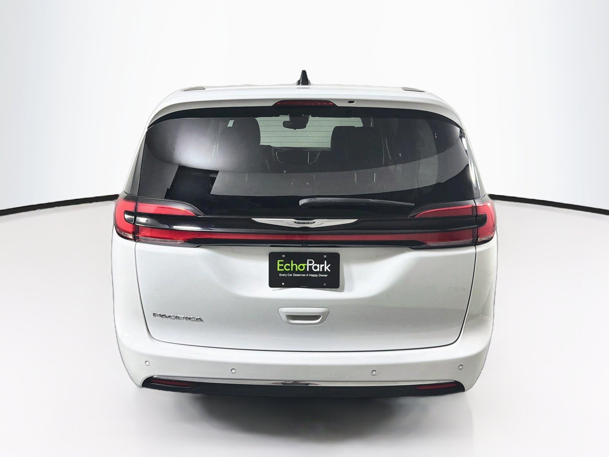 Used 2024 Chrysler Pacifica Touring-L FWD image 7