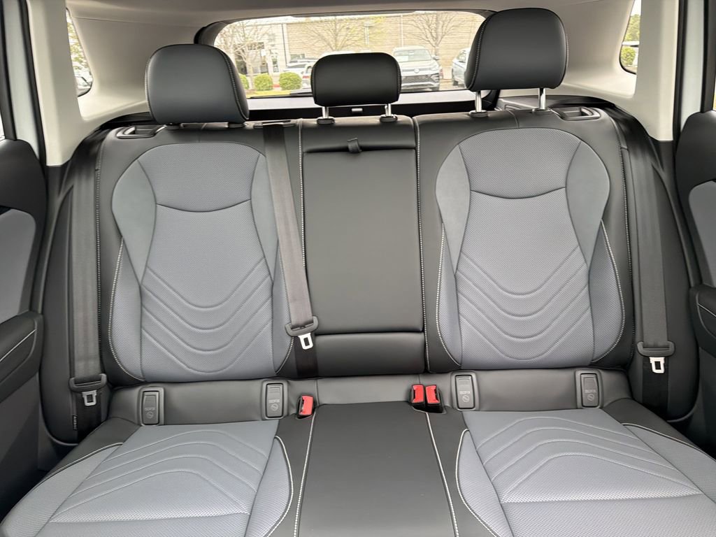 New 2026 Volkswagen Tiguan SE FWD image 29