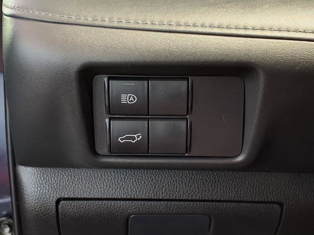 Used 2020 Toyota Highlander XLE image 20