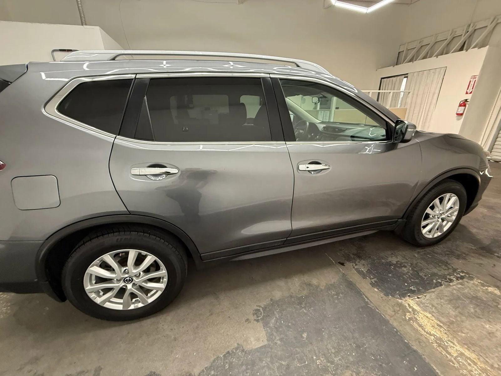 Used 2018 Nissan Rogue SV image 6