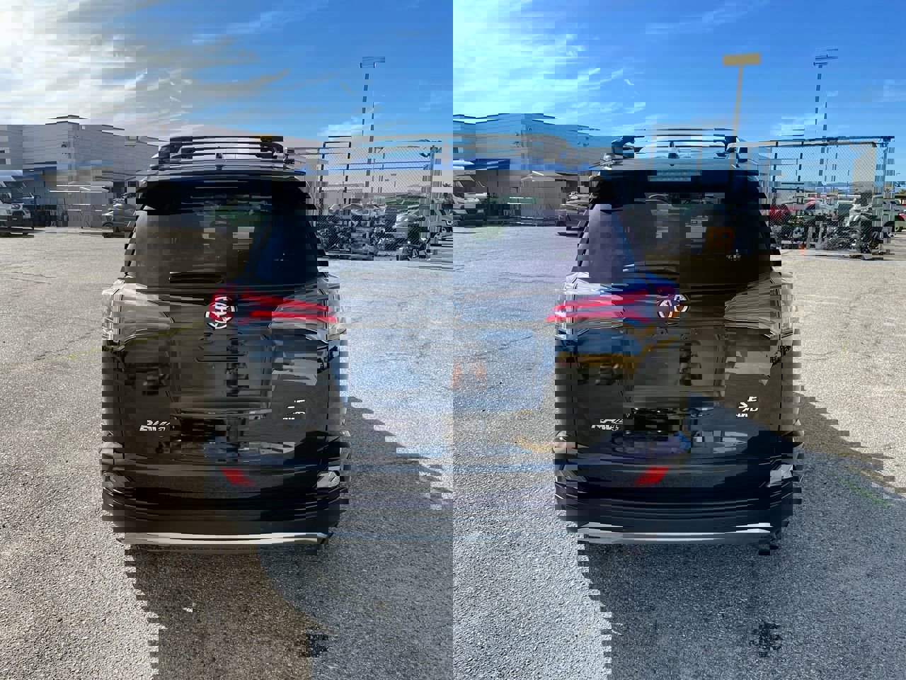 Used 2017 Toyota RAV4 SE image 6