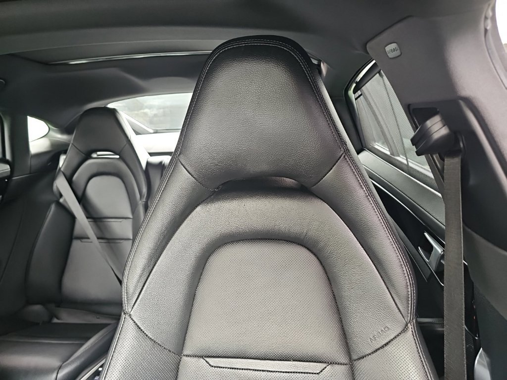 Used 2018 Porsche Panamera 4 AWD/4WD image 11