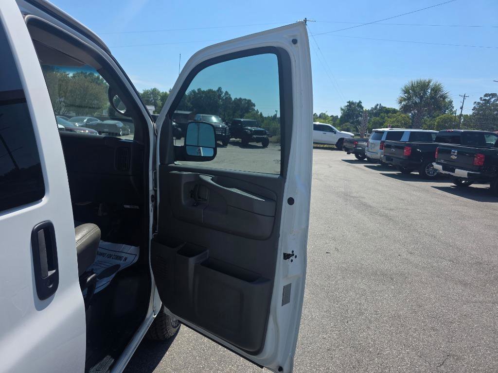 Used 2014 Chevrolet Express 2500 RWD image 8