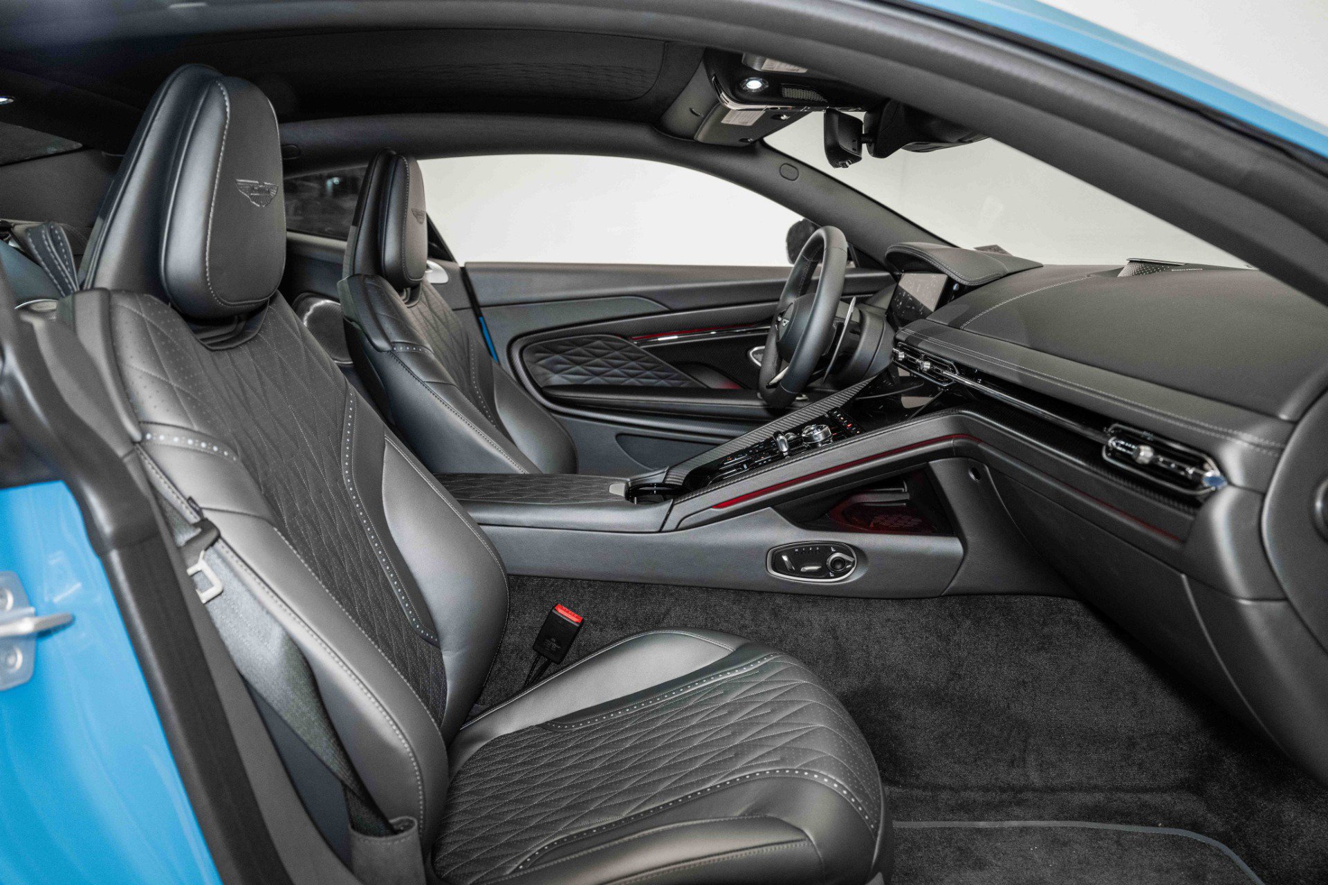 Used 2024 Aston Martin DB12 Coupe image 15