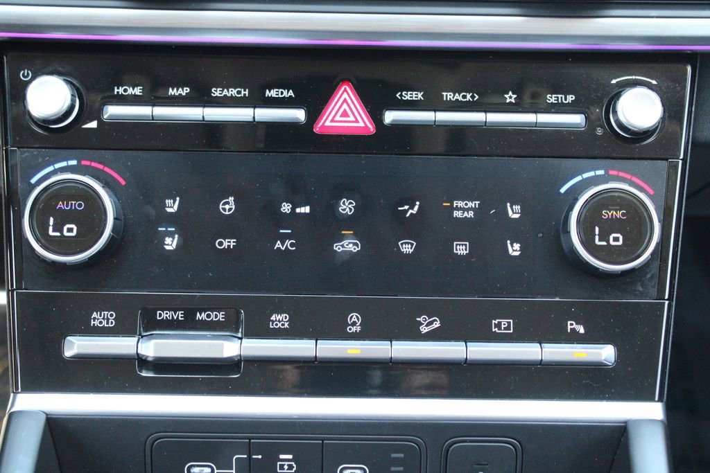 Used 2024 Hyundai Santa Fe Limited AWD/4WD image 22