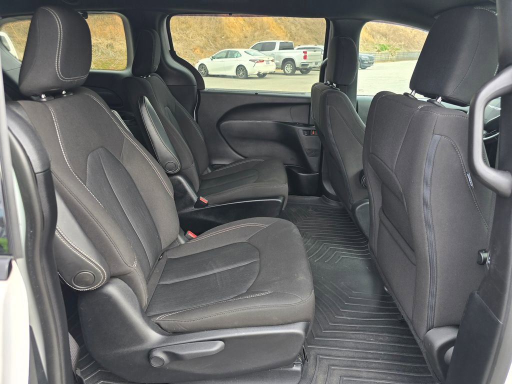 Used 2020 Chrysler Pacifica Touring w/ S Appearance Package image 26