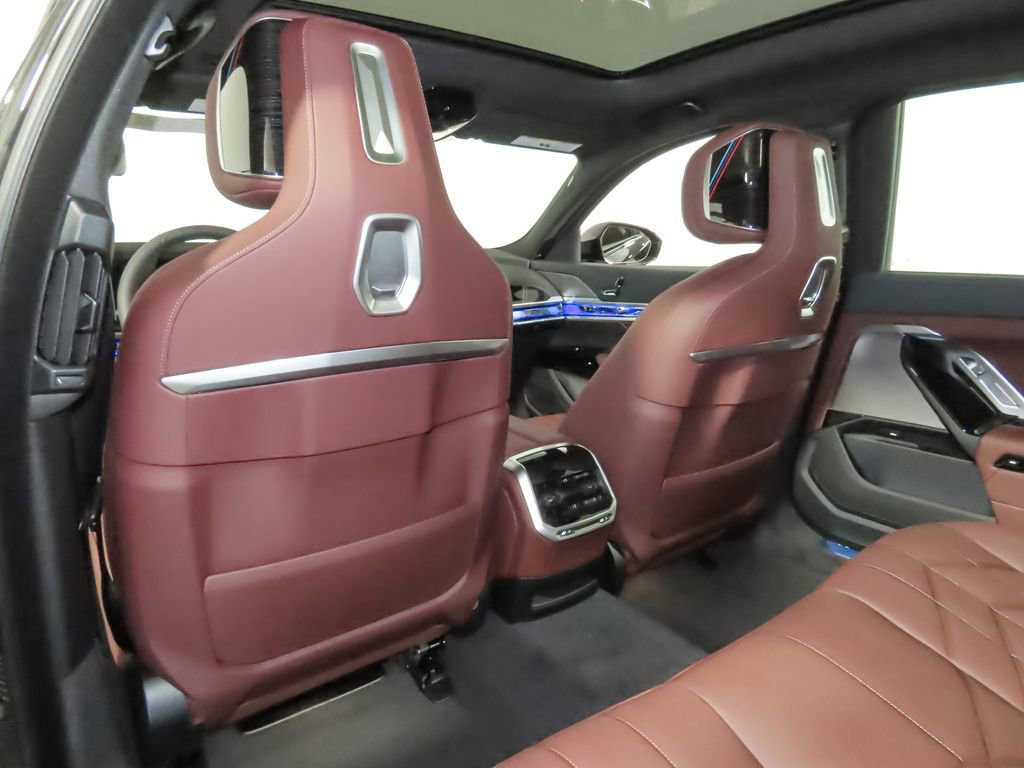 New 2025 BMW 750e xDrive image 30