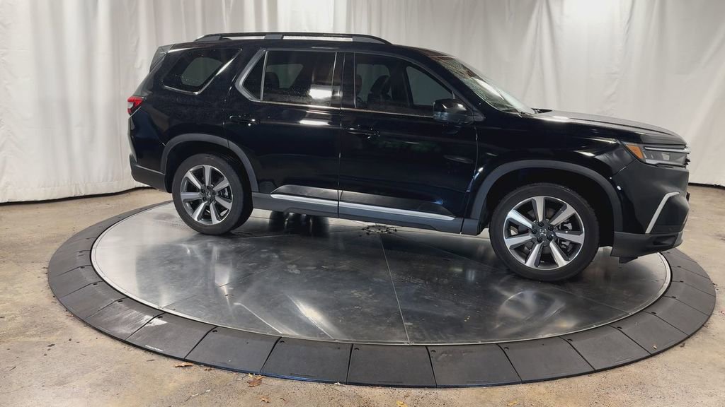 Certified 2023 Honda Pilot Touring image 3