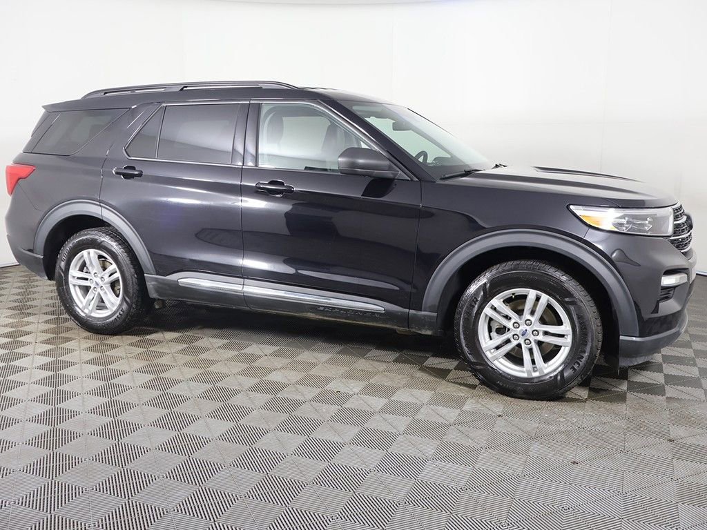 Used 2021 Ford Explorer XLT w/ Equipment Group 202A AWD/4WD image 17